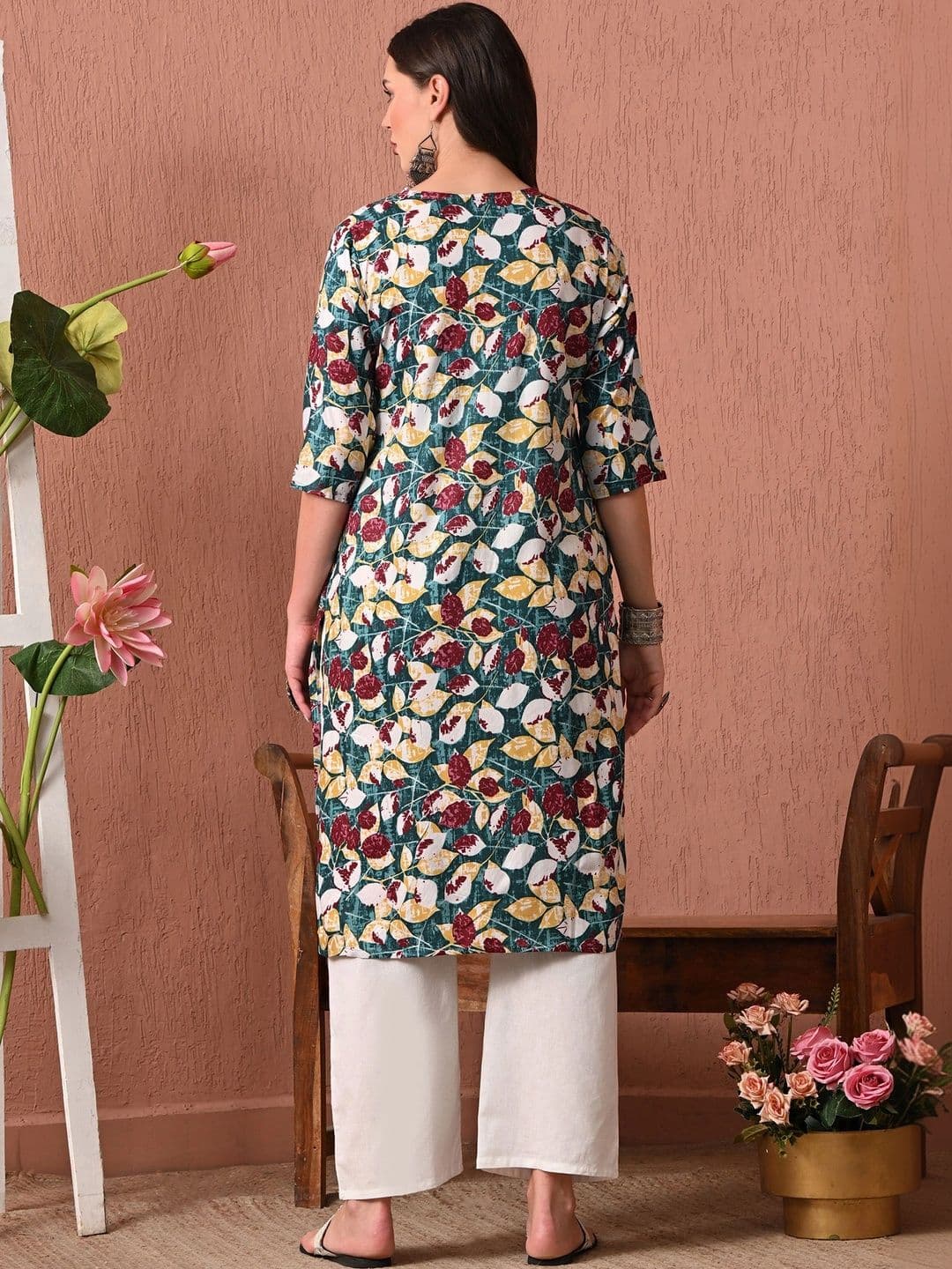 Sangria Women Floral Printed Floral Kurta thumbnail 7