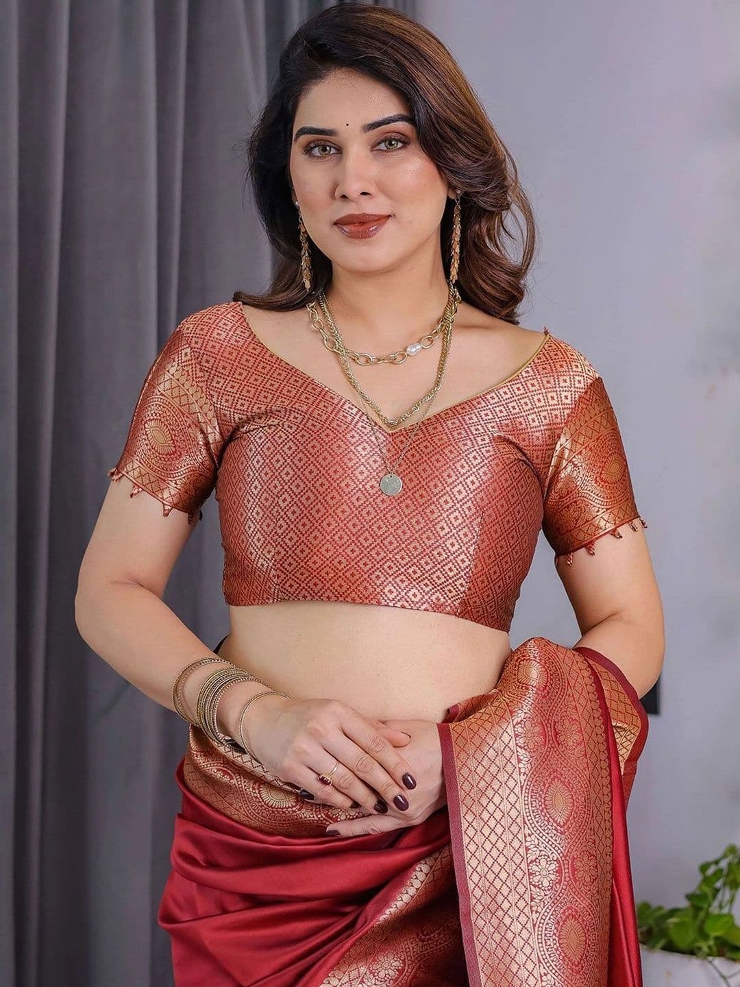 Moda Rapido Woven Design Zari Satin Banarasi Saree thumbnail 5