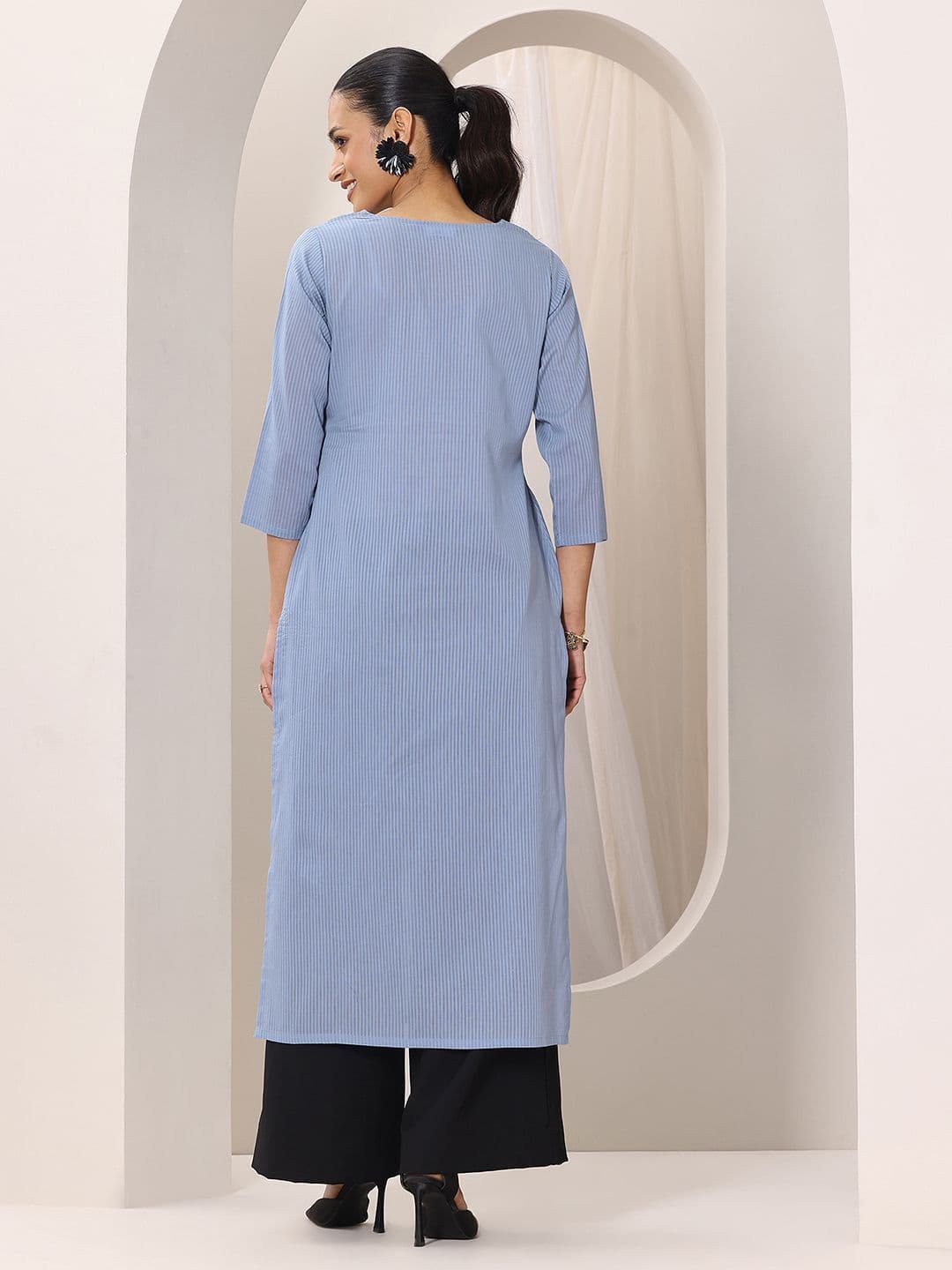 Libas Women Blue Printed Cotton Straight Kurta thumbnail 4