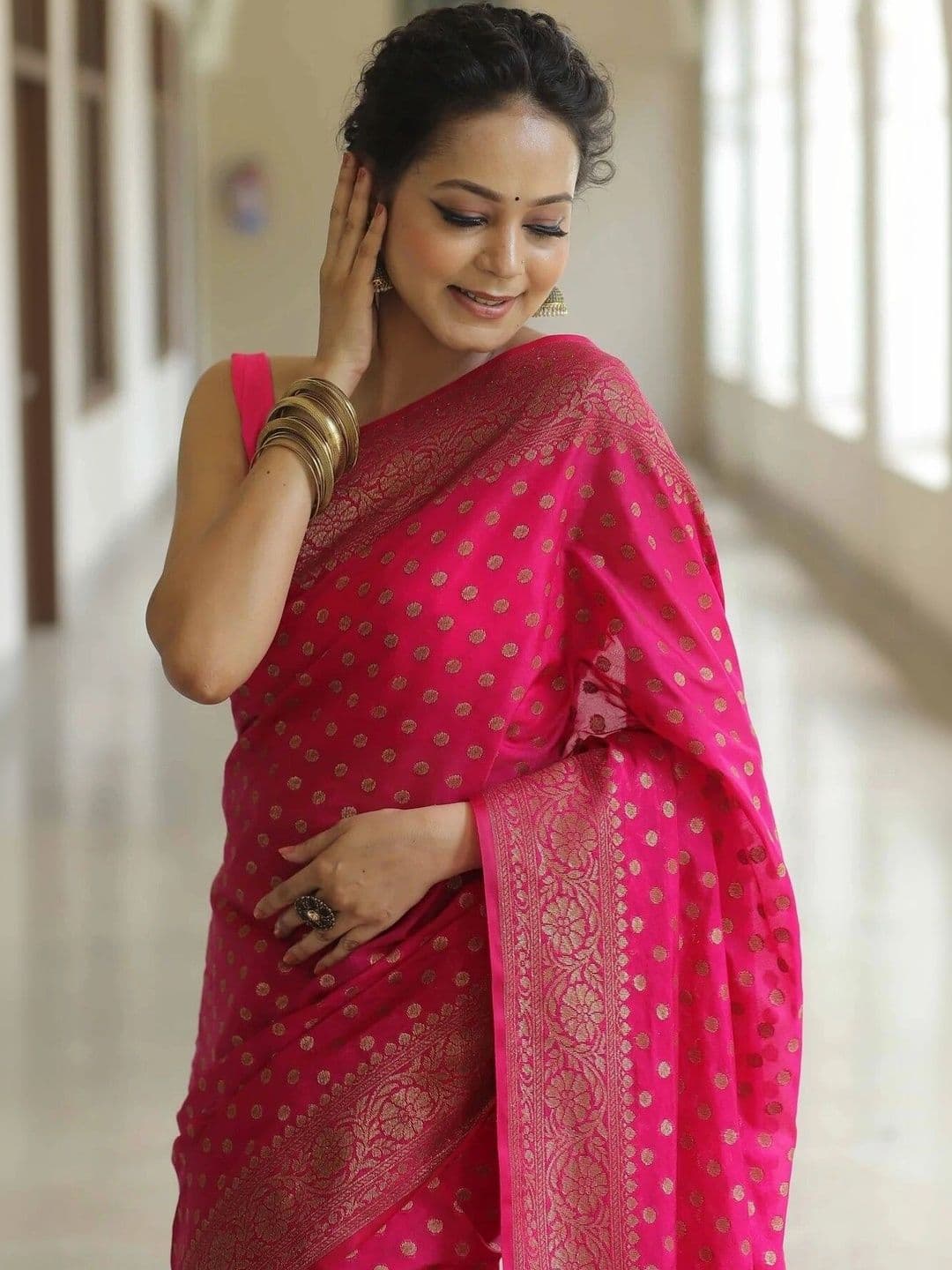 VS MALL Woven Design Zari Banarasi Saree thumbnail 3
