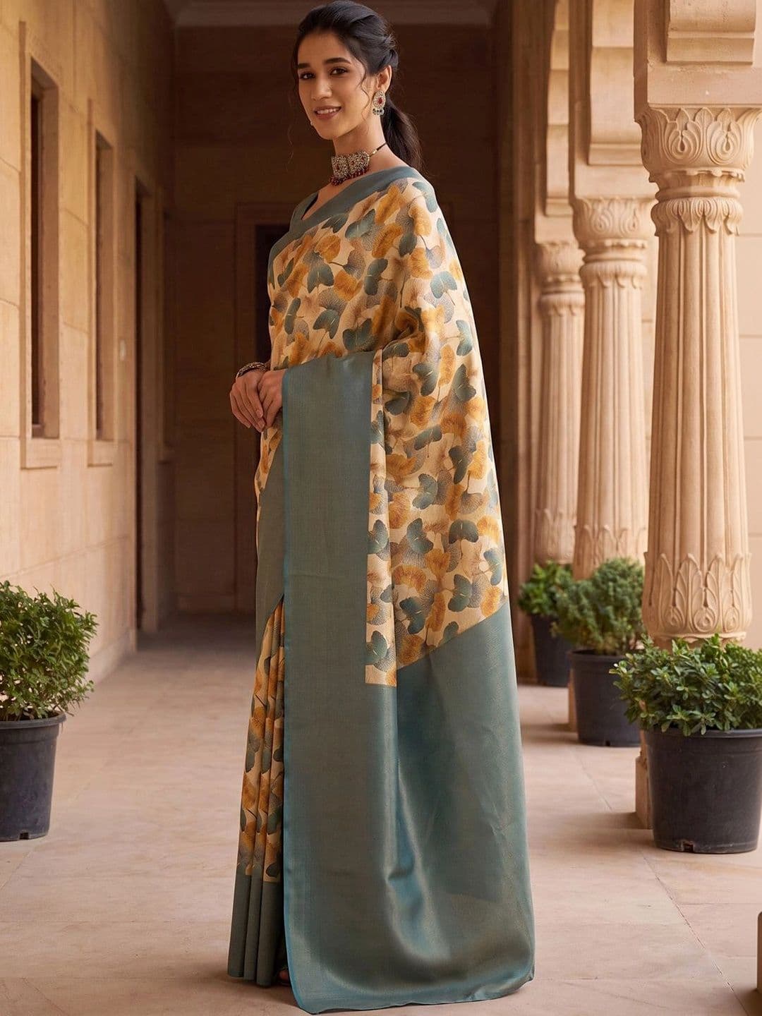 Anouk Floral Zari Silk Blend Designer Banarasi Saree thumbnail 3