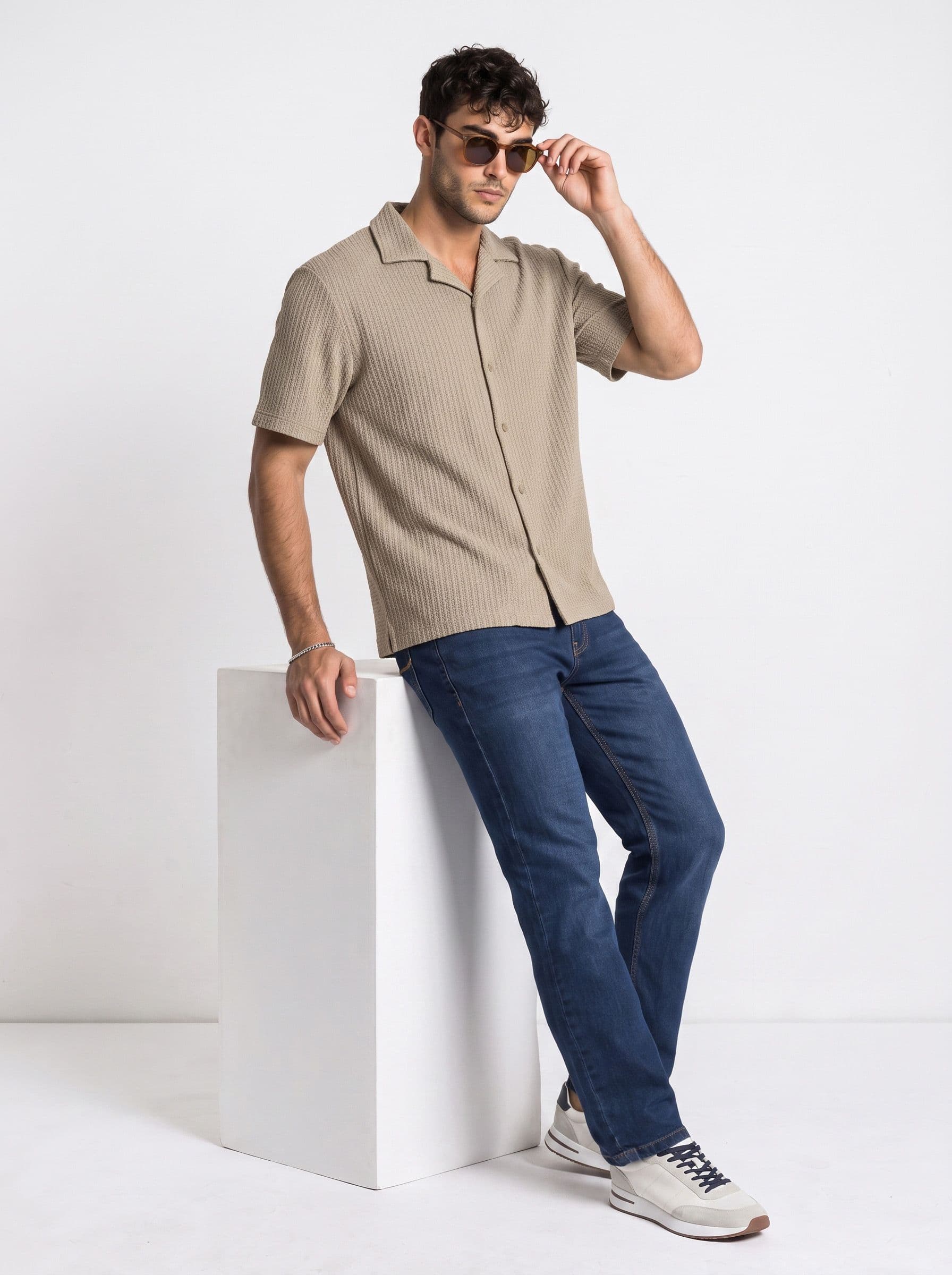 The Roadster Life Co. Men Slim Fit Light Fade Jeans thumbnail 4