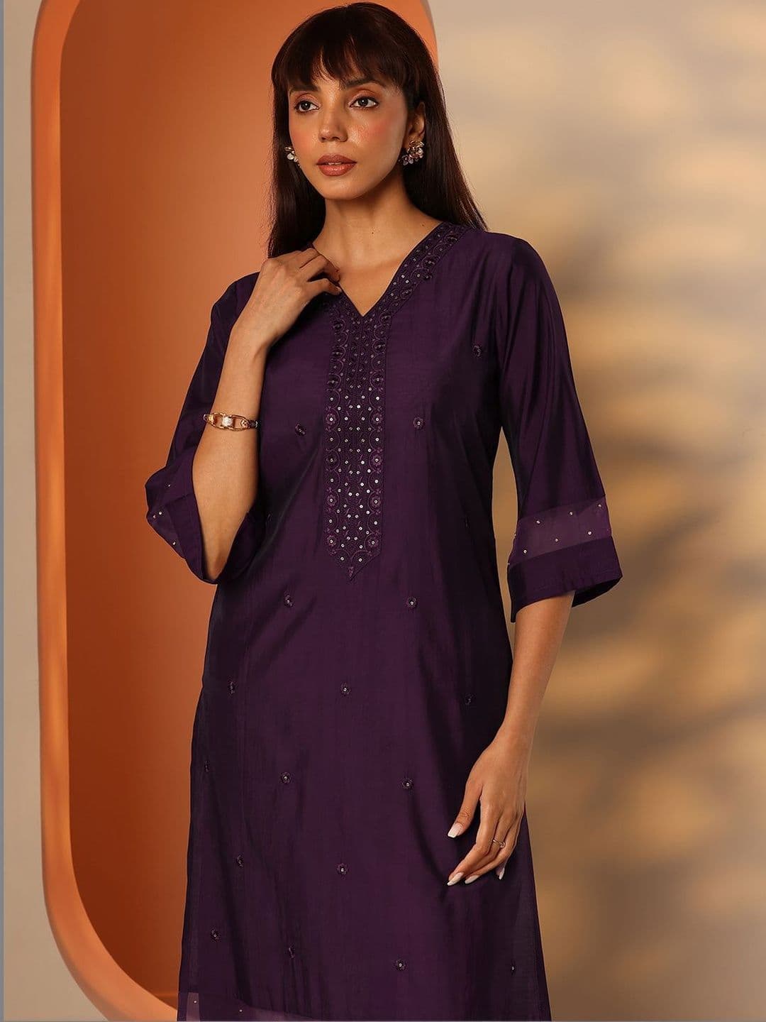 Libas Women Burgundy Embroideredstraight Kurta thumbnail 6