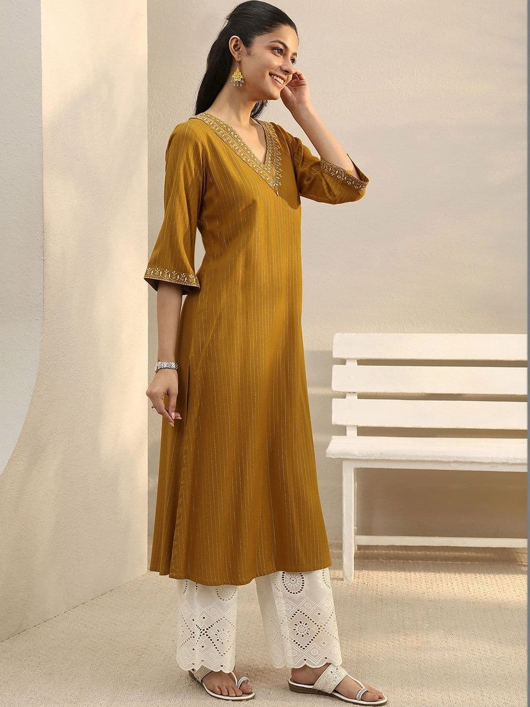 Libas Women Embroidered Thread Work Kurta thumbnail 2