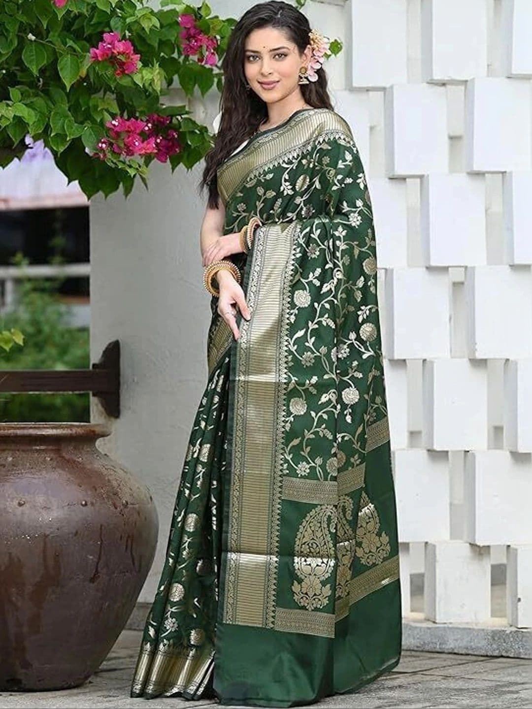 wearsquad Zari Art Silk Banarasi Saree - view 1