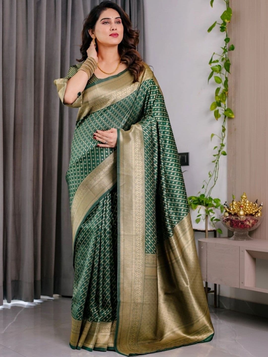 VS MALL Woven Design Zari Silk Cotton Banarasi Saree thumbnail 3