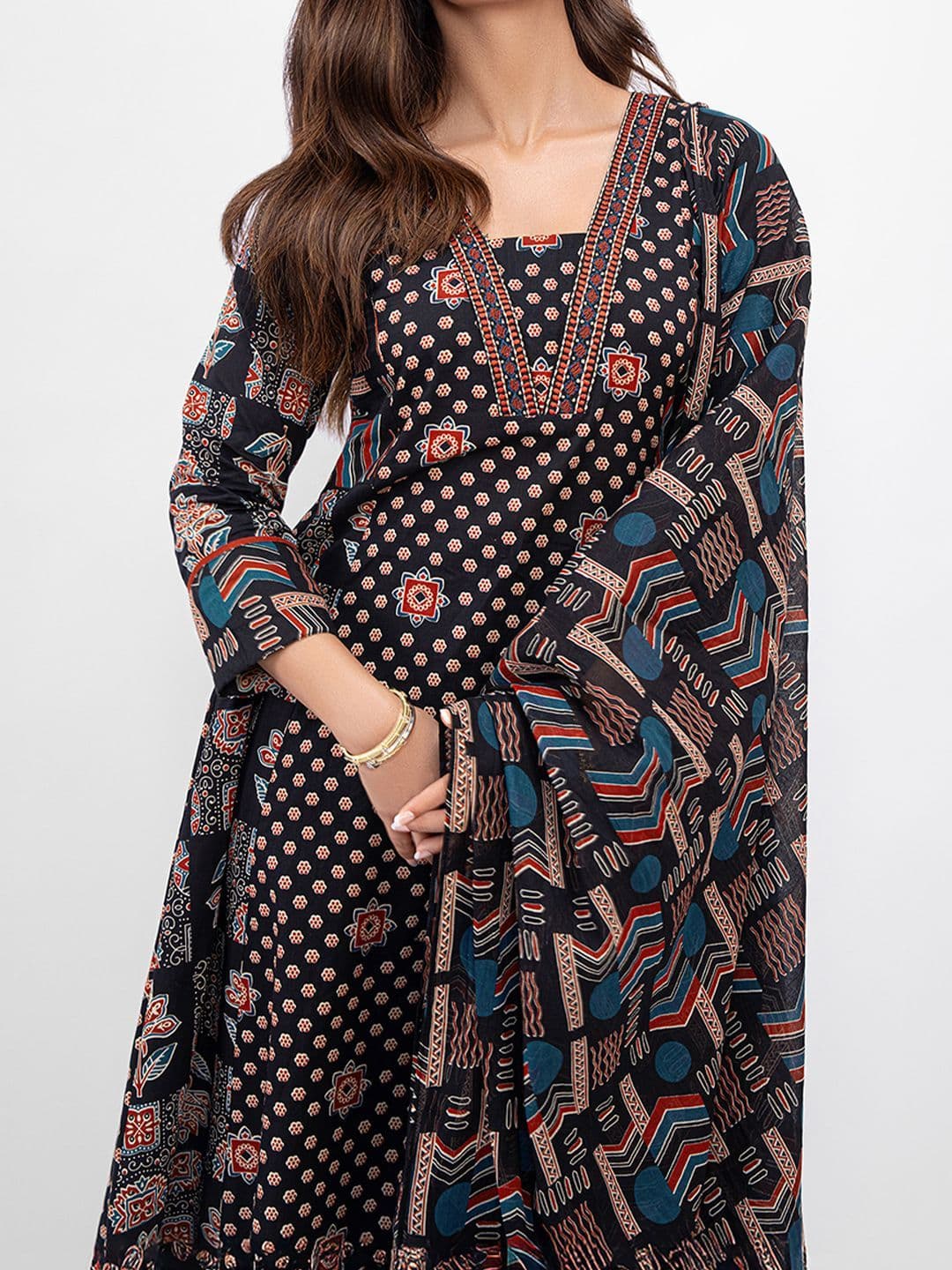 Gerua By Libas Women Ethnic Motifs Printed Regular Kurta with Trousers & With Dupatta thumbnail 6