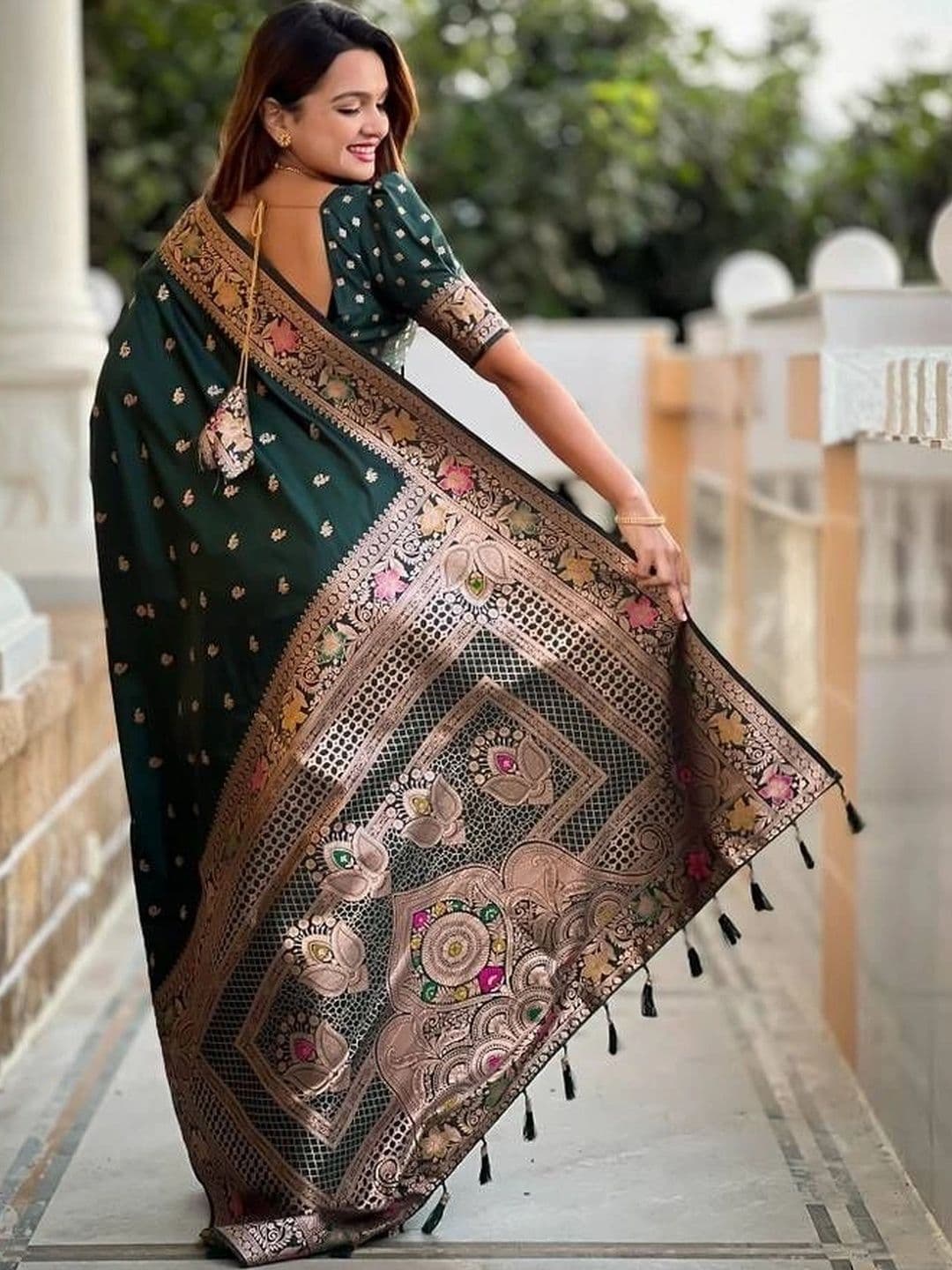 Dreamposhak Woven Design Zari Satin Banarasi Saree thumbnail 3