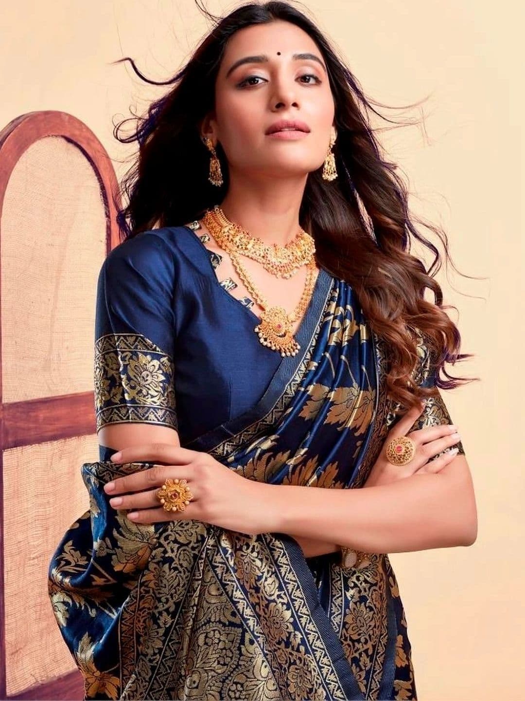 wearsquad Woven Design Zari Art Silk Banarasi Saree thumbnail 2