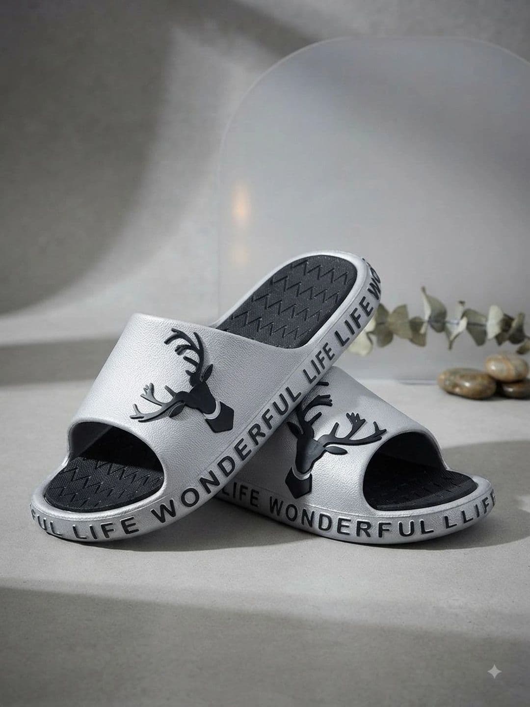 DECONDS Men Printed Sliders - view 1