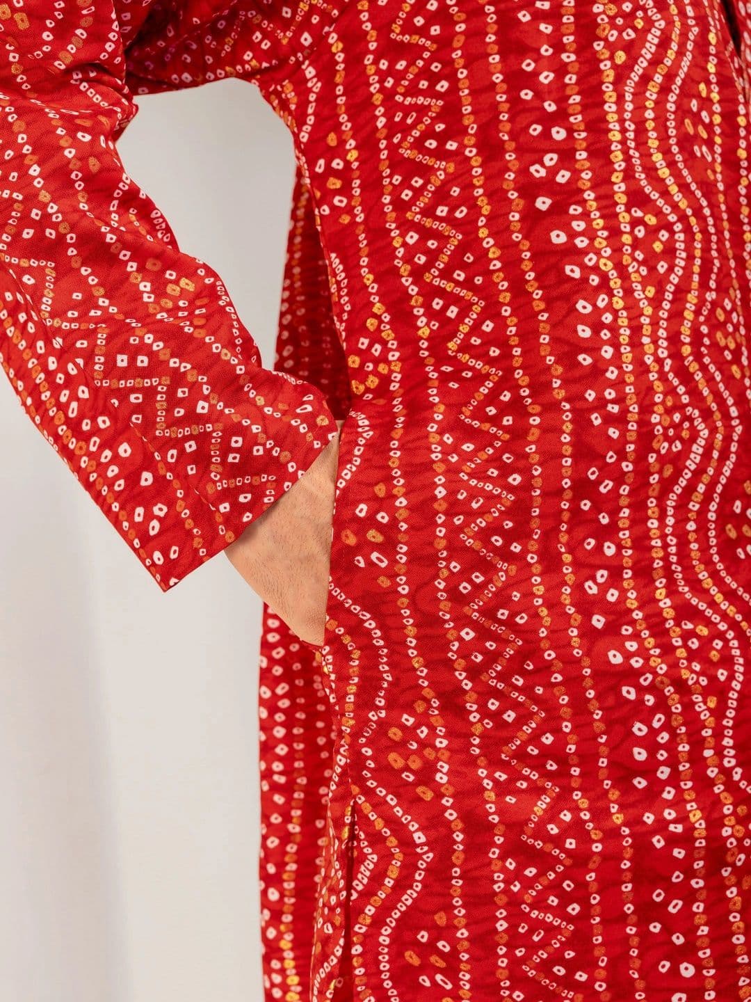 ADHIRAJAN Men Bandhani Printed Kurta thumbnail 3