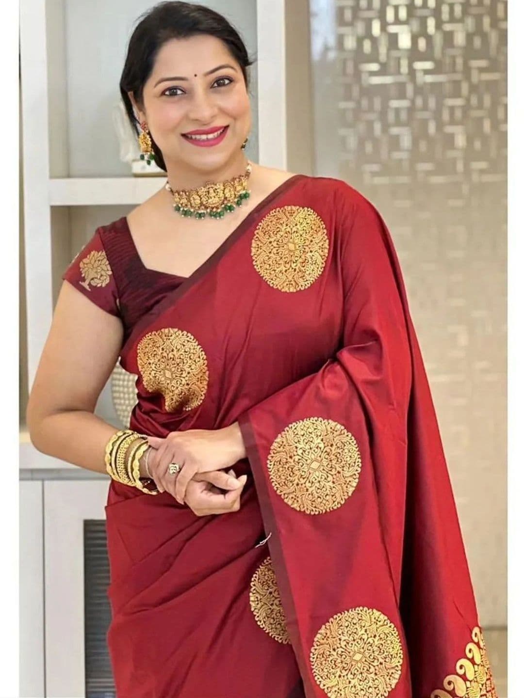wearsquad Zari Art Silk Banarasi Saree thumbnail 2