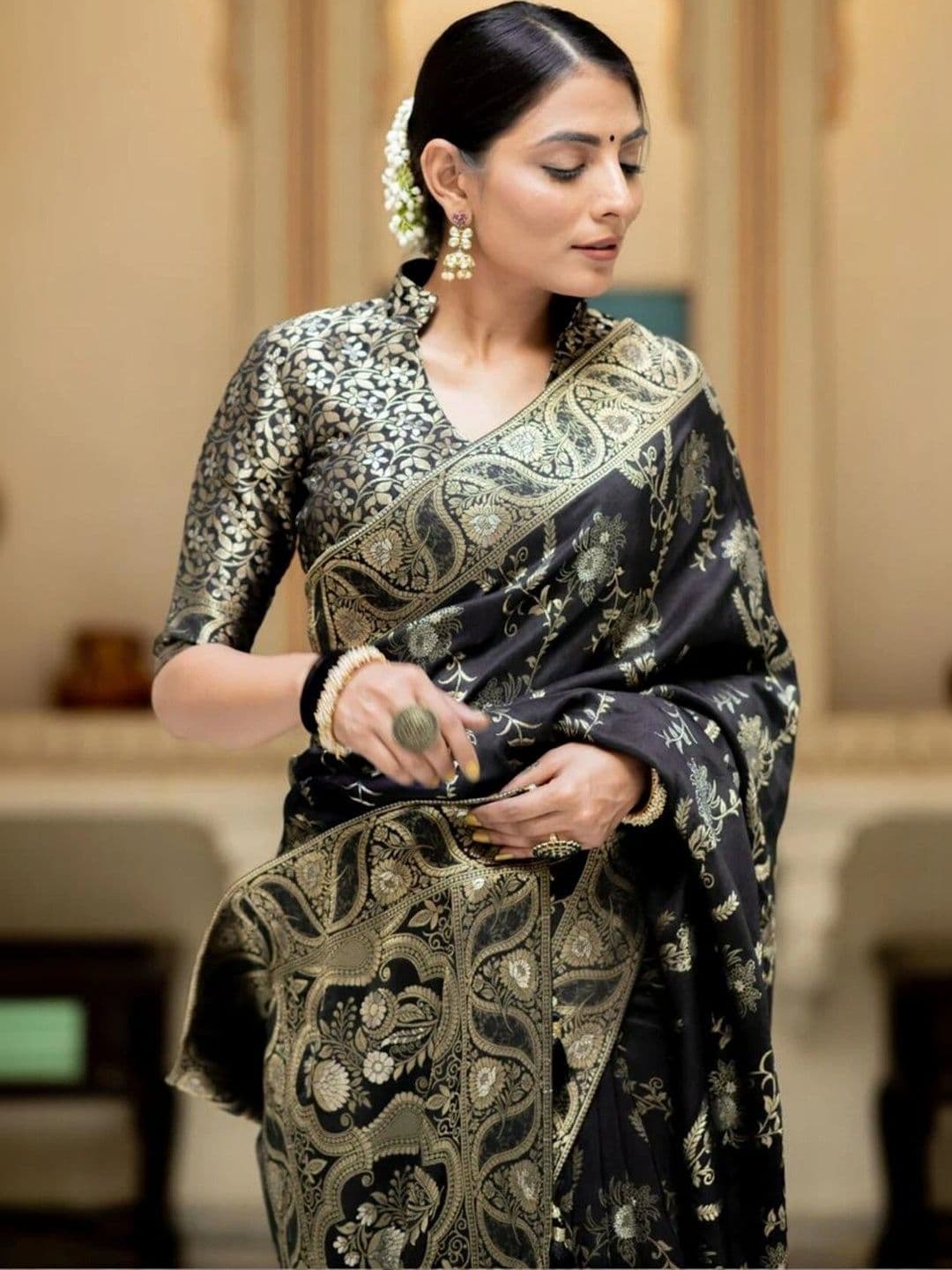 VS MALL Ethnic Motifs Zari Banarasi Saree thumbnail 4