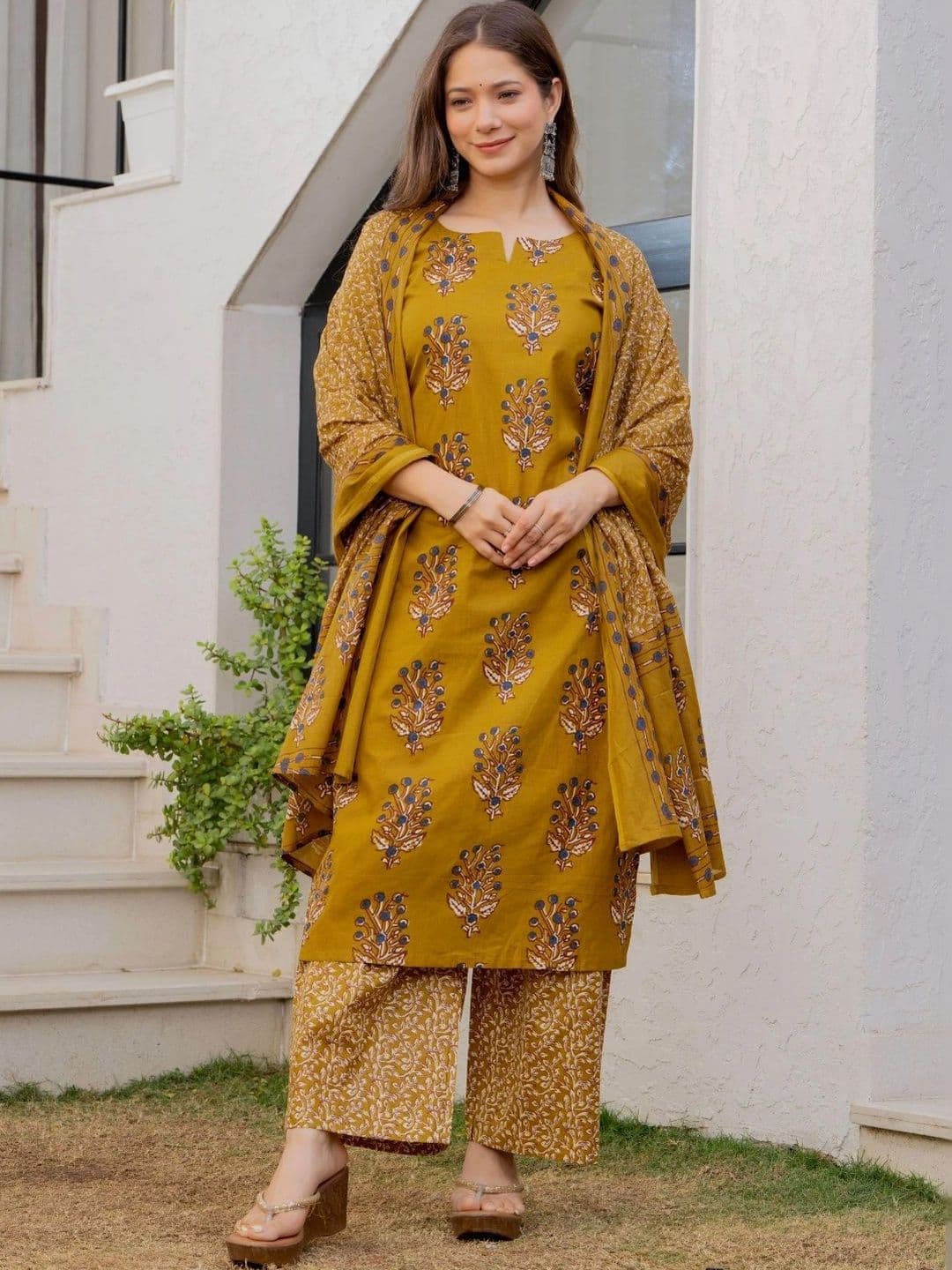 Amayra Women Ethnic Motifs Printed Regular Pure Cotton Kurta with Palazzos & With Dupatta thumbnail 7