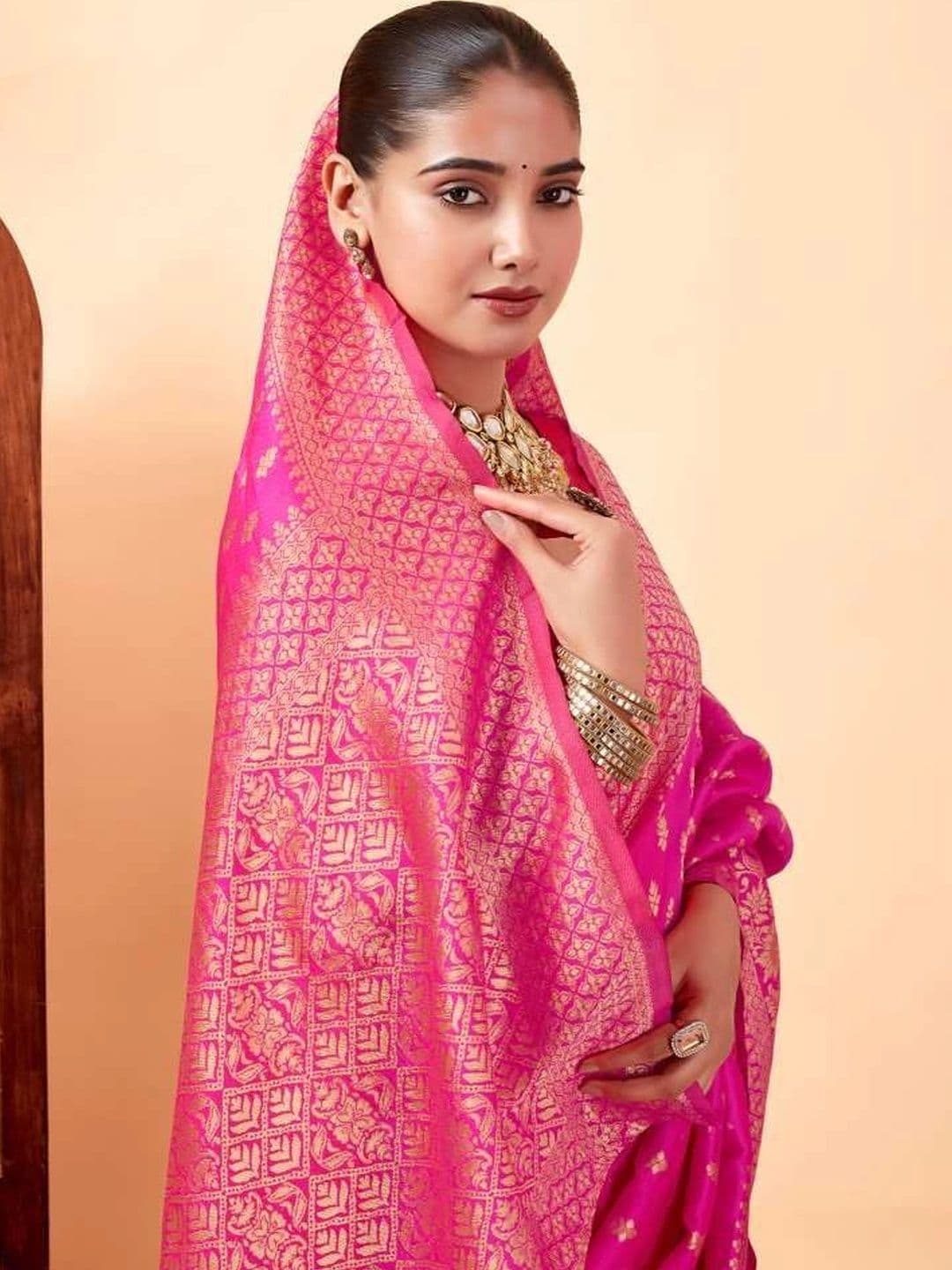 wearsquad Zari Art Silk Banarasi Saree thumbnail 2