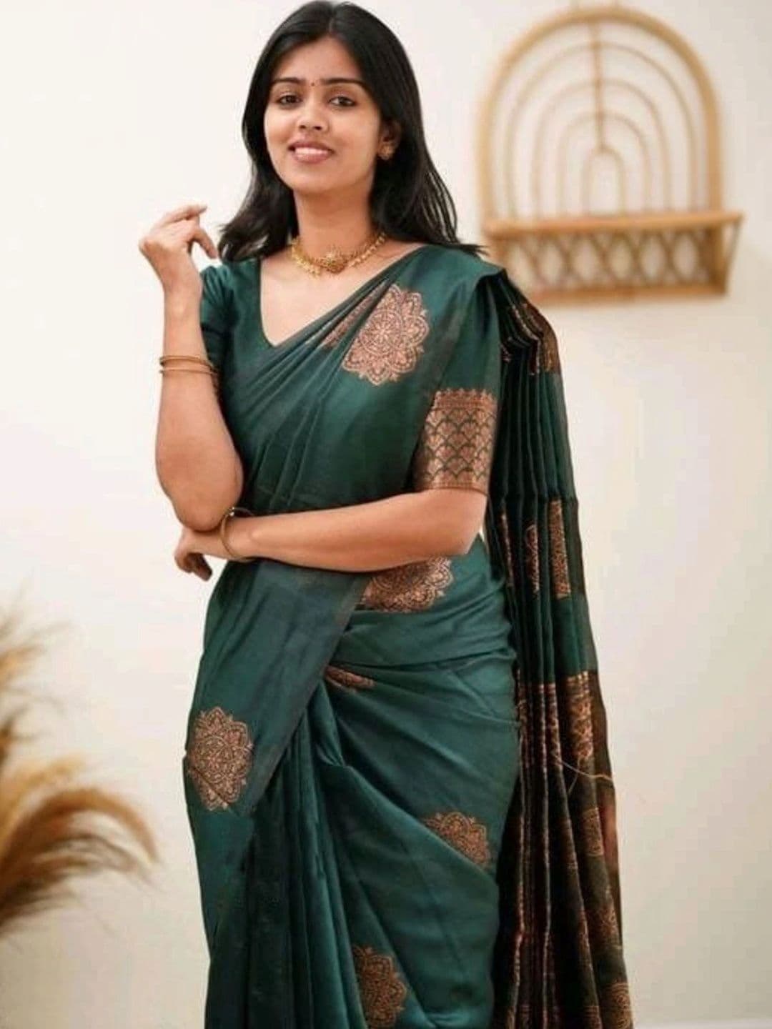 VS MALL Woven Design Zari Banarasi Saree thumbnail 2