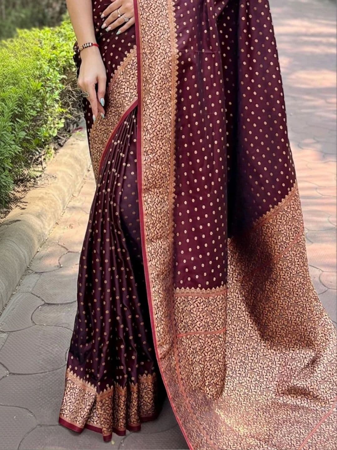 VS MALL Ethnic Motifs Zari Banarasi Saree thumbnail 4