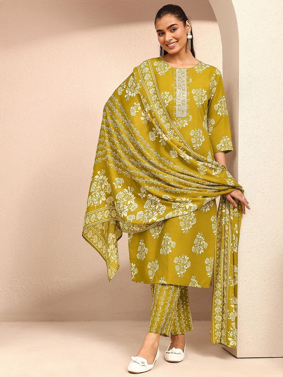 Gerua By Libas Women Floral Printed Regular Thread Work Kurta with Trousers & With Dupatta - view 1