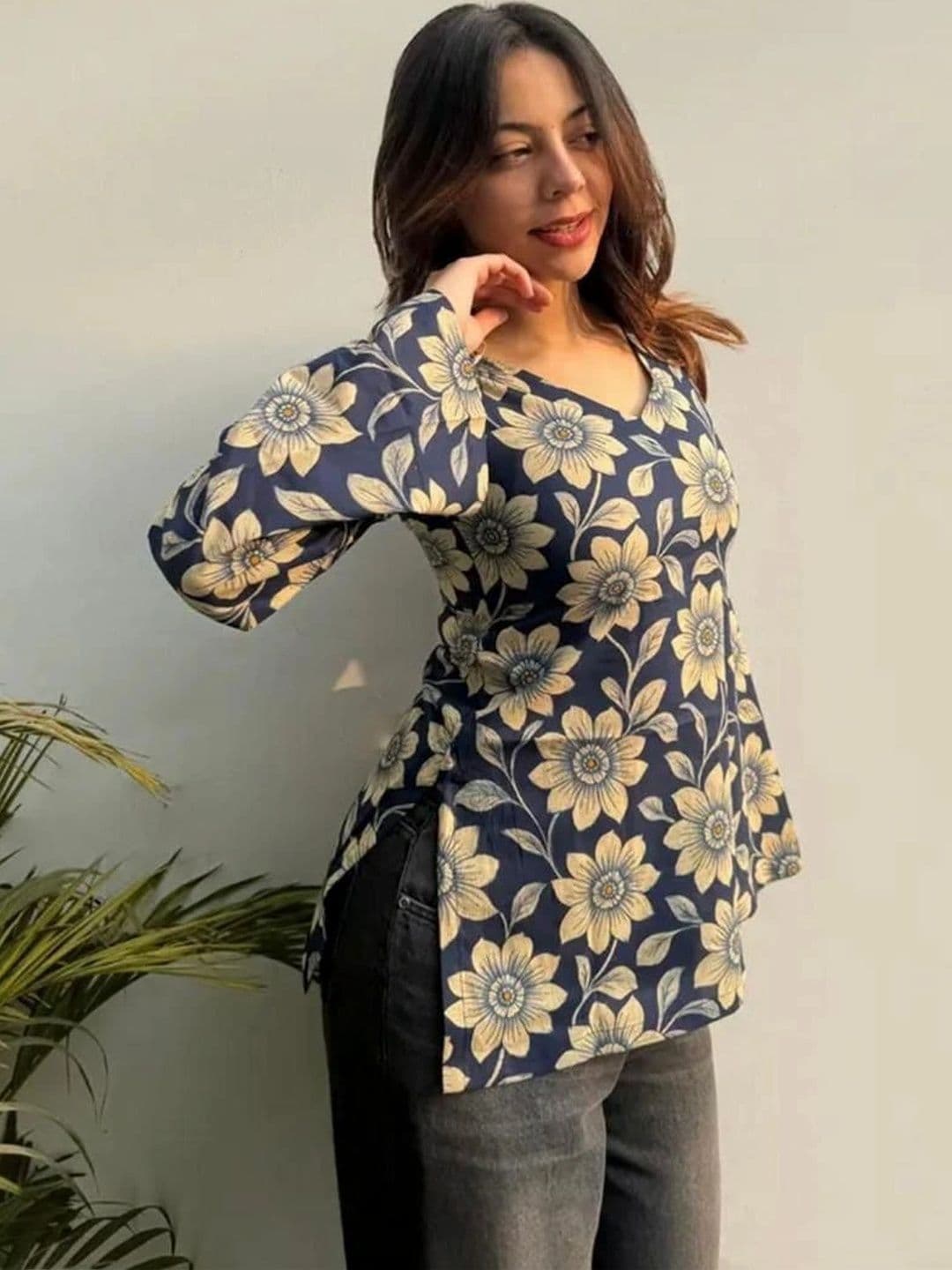 Sangria Floral Printed V-Neck Kurti thumbnail 4
