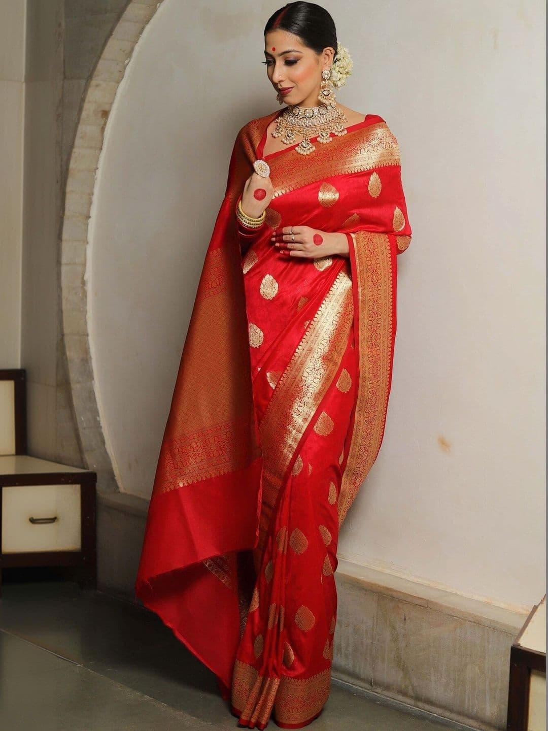 VS MALL Woven Design Zari Banarasi Saree thumbnail 5