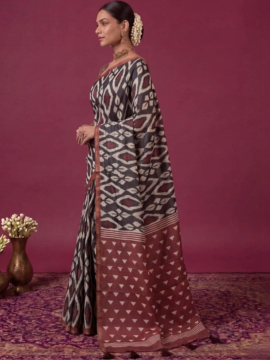 SAMANTHA Dabu Zari Silk Blend Ikat Saree thumbnail 7