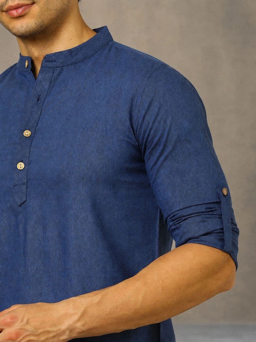 Navibhu Woven Design Solid Cotton Handloom Mandarin Collar Short Kurta thumbnail 3