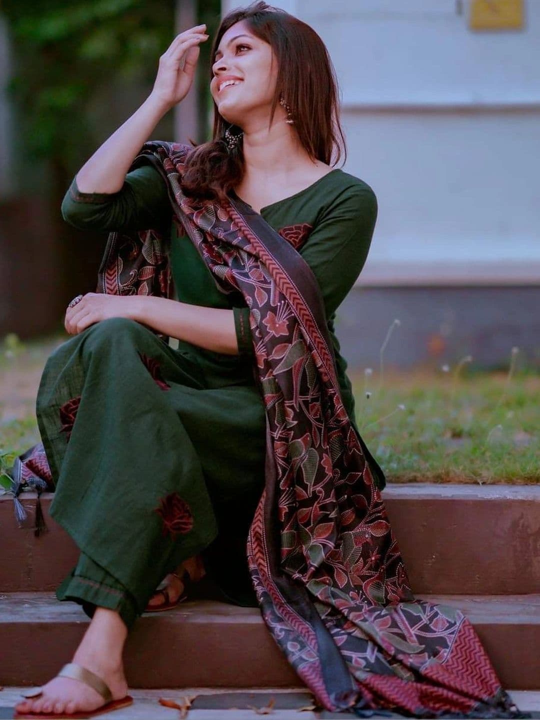 Urban India Women Floral Embroidered Regular Thread Work Pure Cotton Kurta with Trousers & With Dupatta thumbnail 2