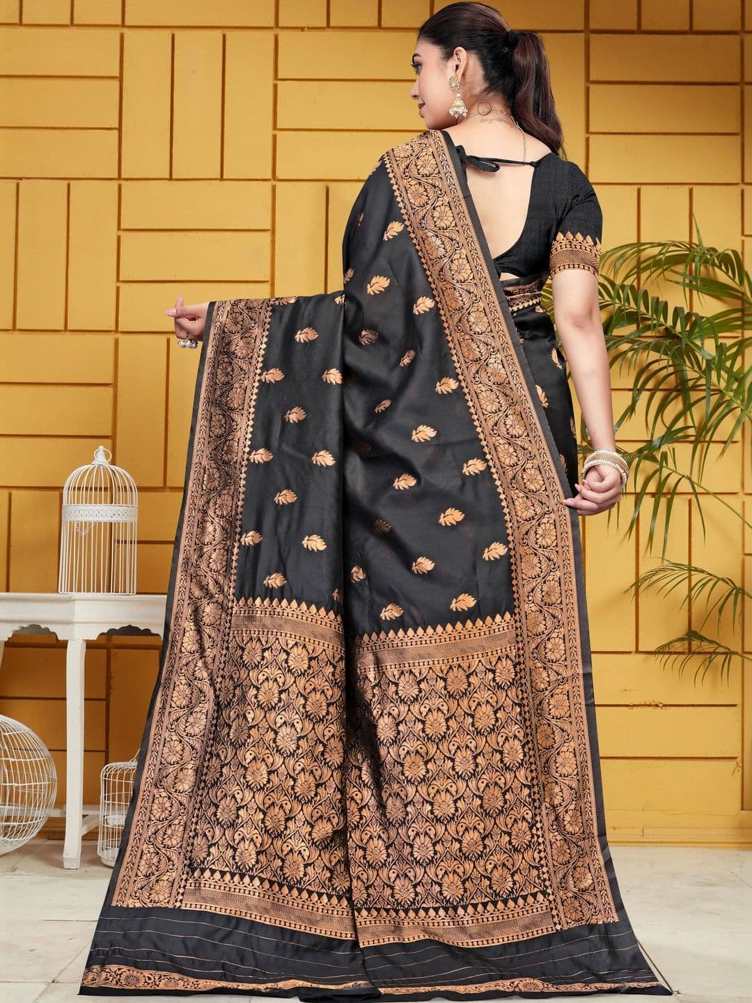 wearsquad Woven Design Zari Art Silk Banarasi Saree thumbnail 3