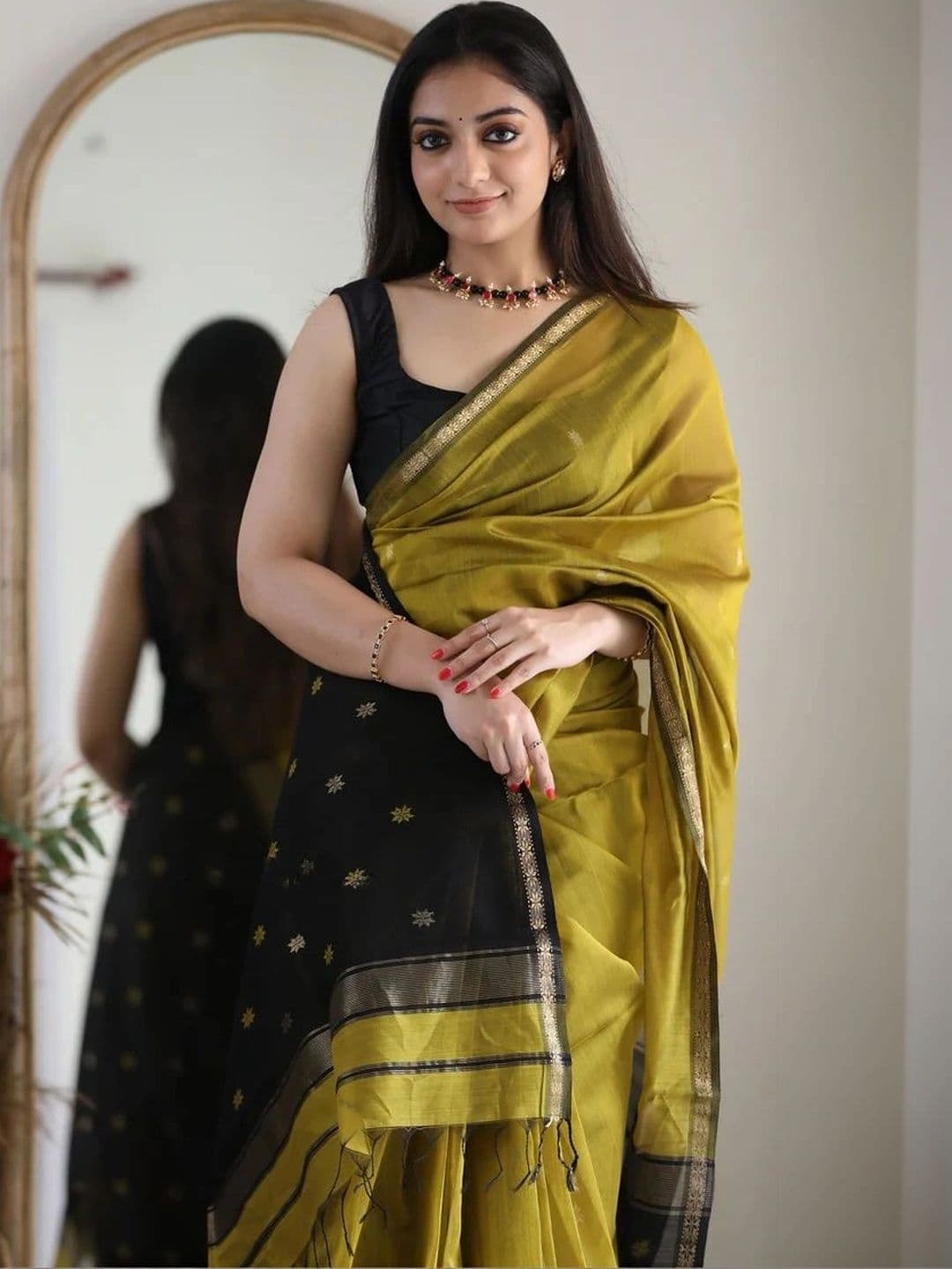 wearsquad Zari Art Silk Banarasi Saree thumbnail 4