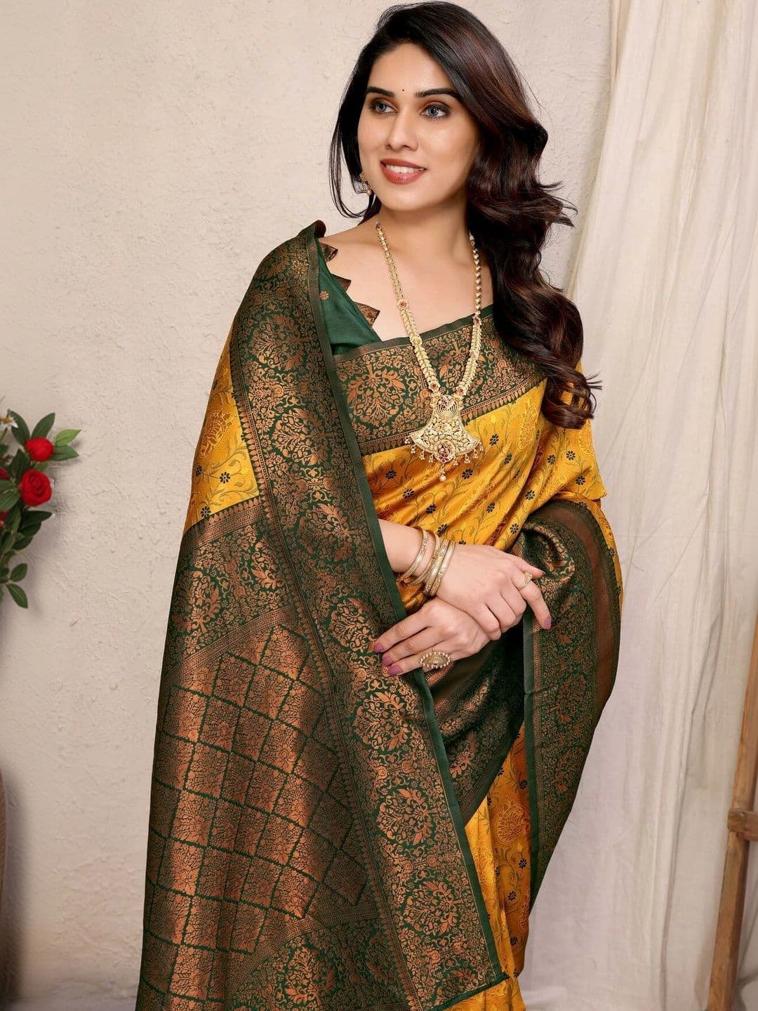 VS MALL Woven Design Zari Banarasi Saree thumbnail 5