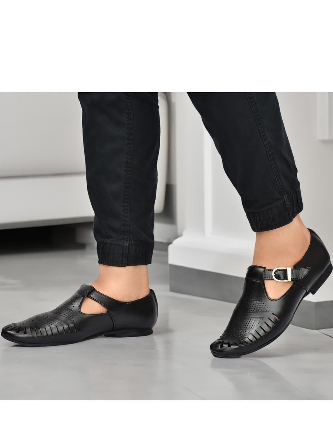 G L Trend Black Synthetic Leather Sandals thumbnail 3