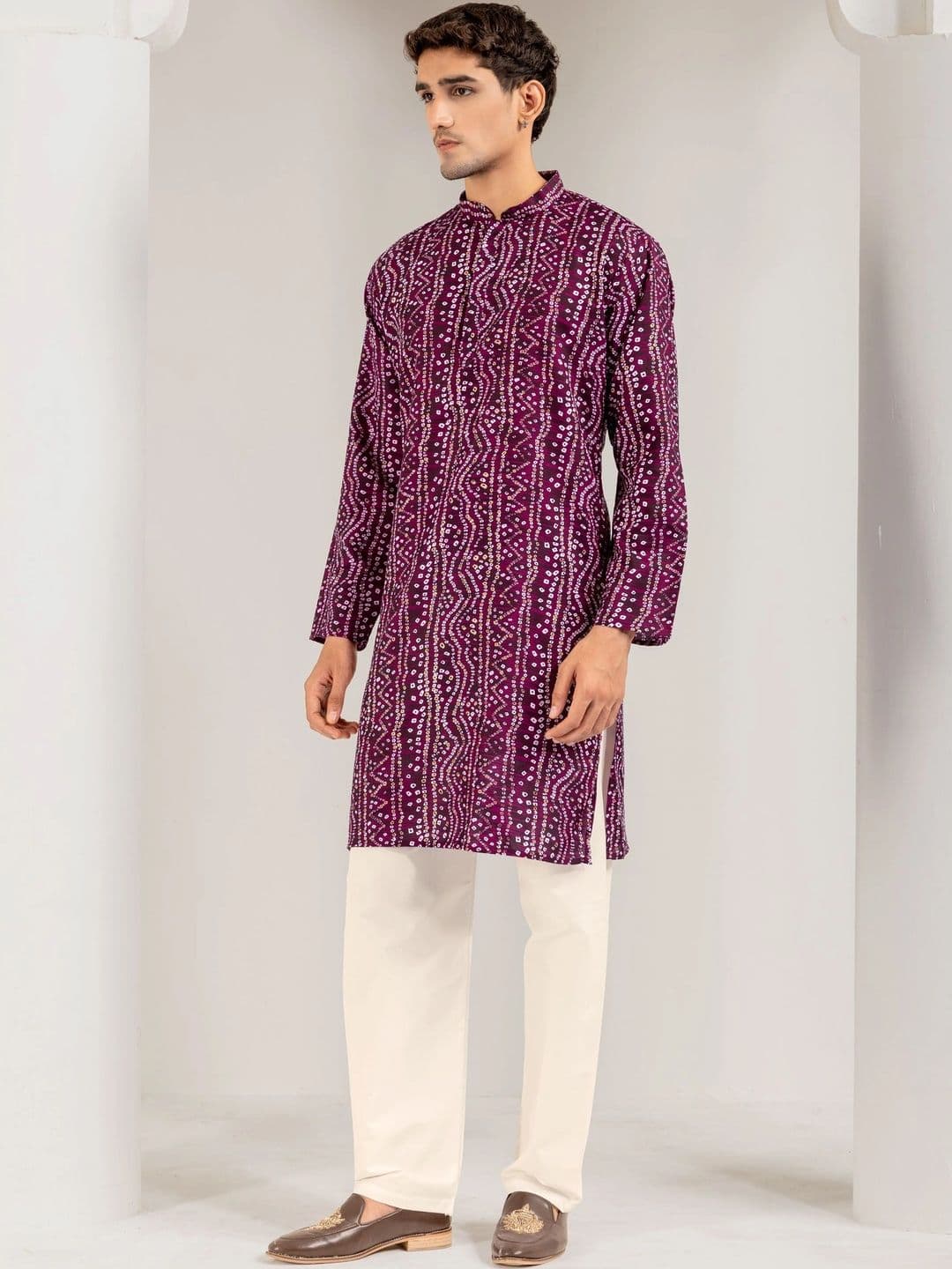 ADHIRAJAN Men Bandhani Printed Kurta thumbnail 5
