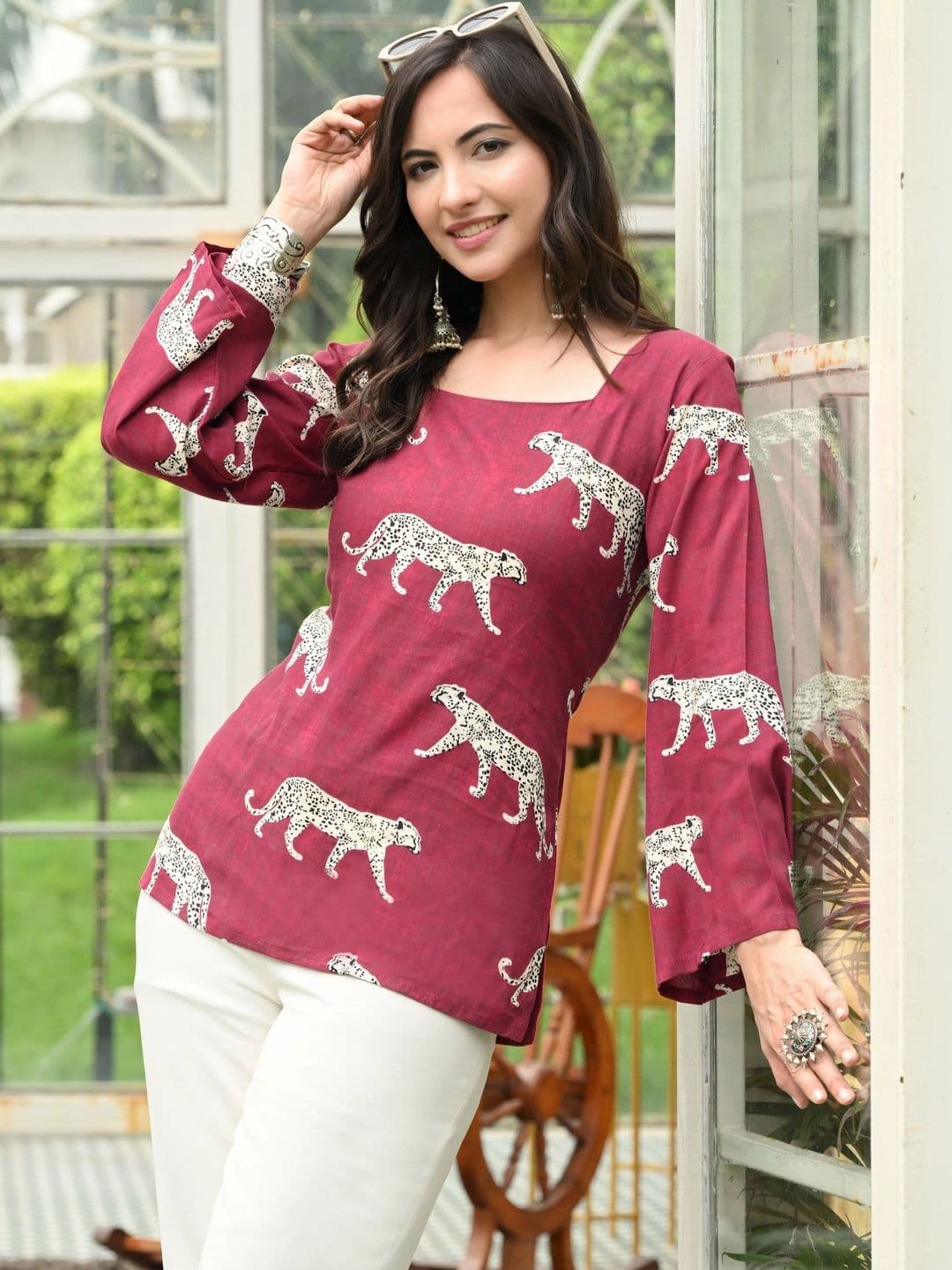 Viharini Women Printed Flared Sleeves Kurta thumbnail 4