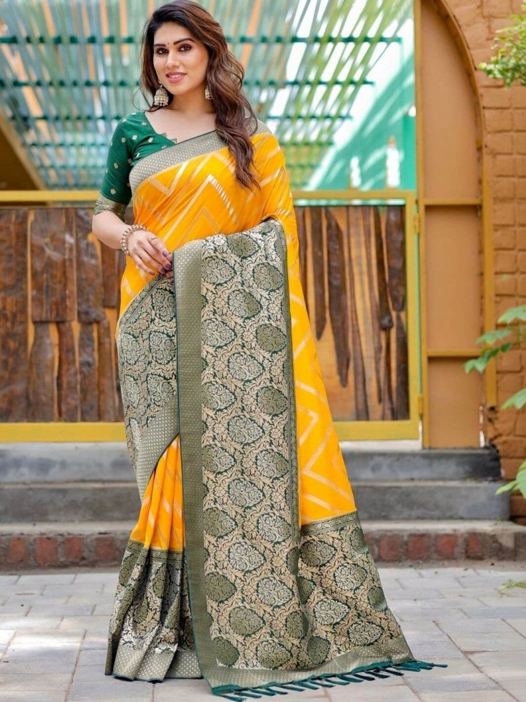VS MALL Woven Design Zari Banarasi Saree thumbnail 2