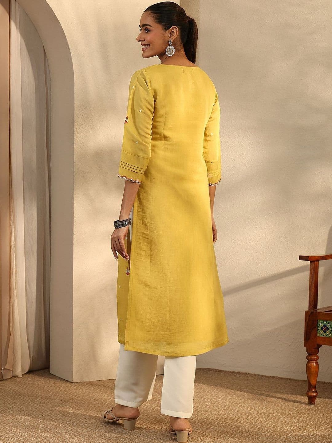 Libas Women Ethnic Motifs Embroidered Keyhole Neck Thread Work Chanderi Cotton Kurta thumbnail 5