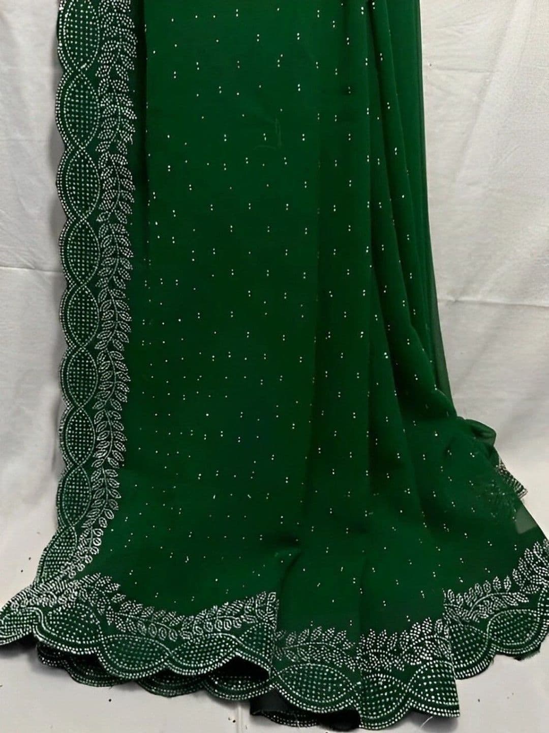 RENBRIZA Embellished Poly Georgette Saree thumbnail 2
