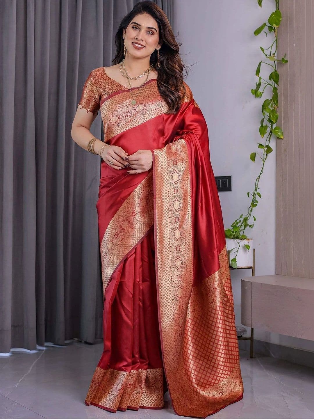 Moda Rapido Woven Design Zari Satin Banarasi Saree thumbnail 3