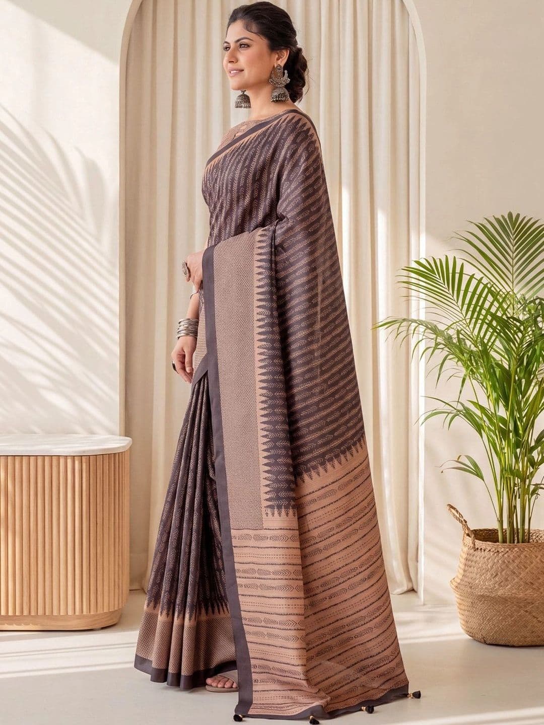 Anouk Woven Design Silk Blend Designer Block Print Saree thumbnail 4