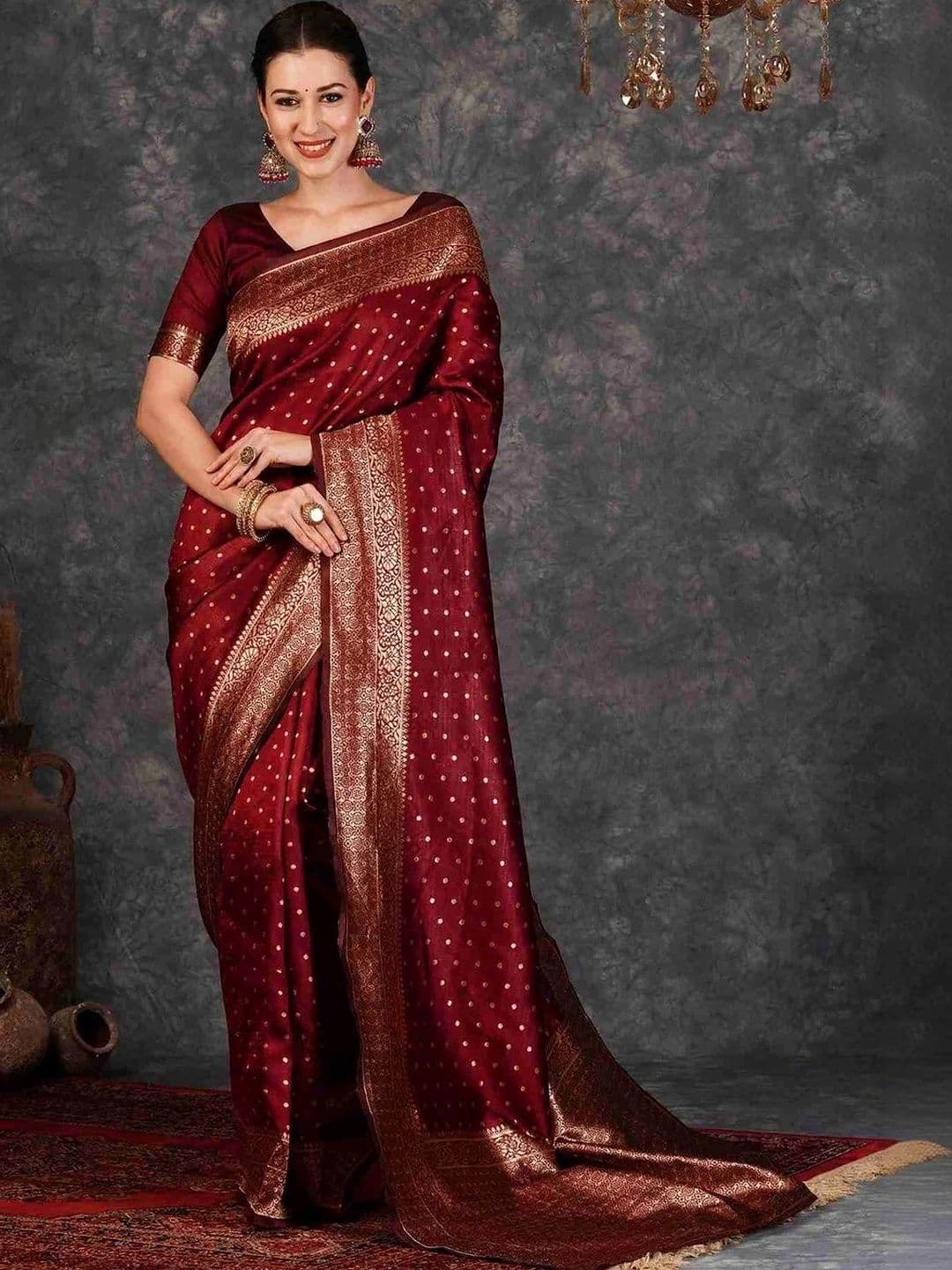 wearsquad Woven Design Zari Art Silk Banarasi Saree - view 1