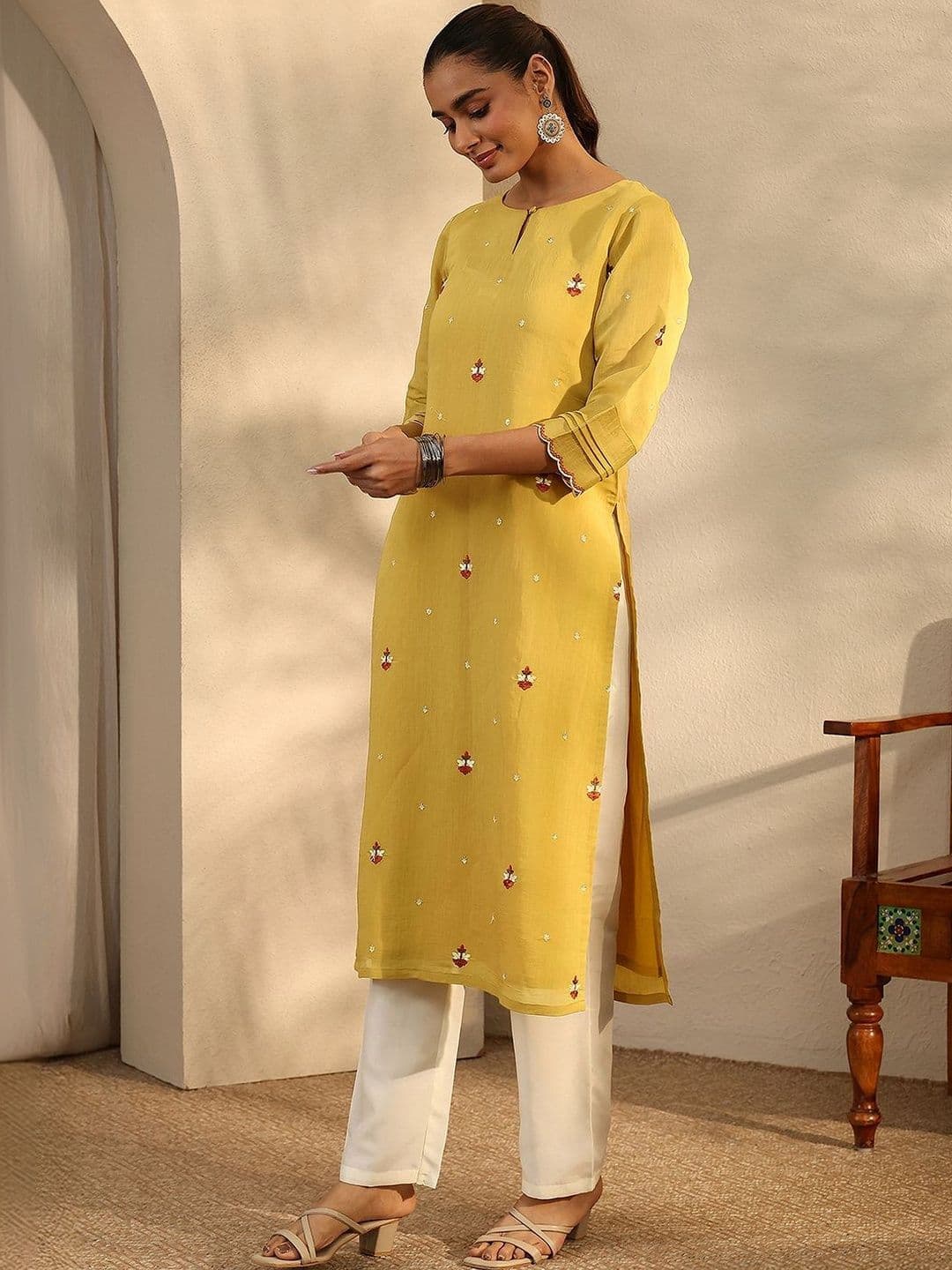 Libas Women Ethnic Motifs Embroidered Keyhole Neck Thread Work Chanderi Cotton Kurta thumbnail 2