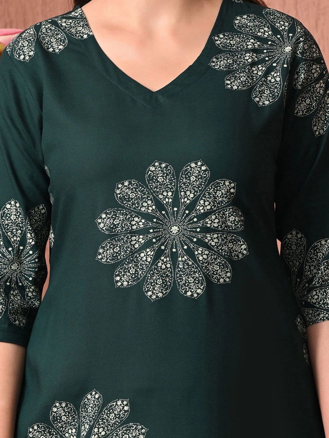 Sangria Women Floral Printed Floral Kurta thumbnail 3