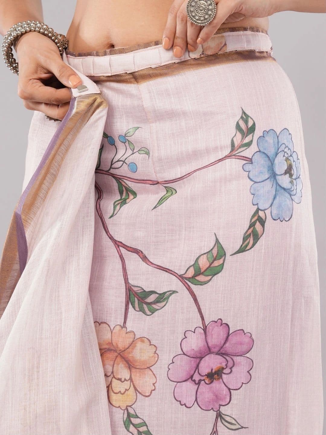 SAMANTHA Floral Zari Linen Blend Belted Saree thumbnail 7