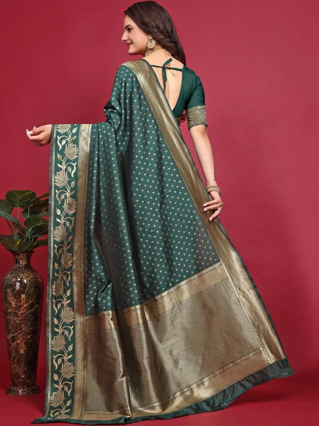 VS MALL Floral Zari Banarasi Saree thumbnail 4