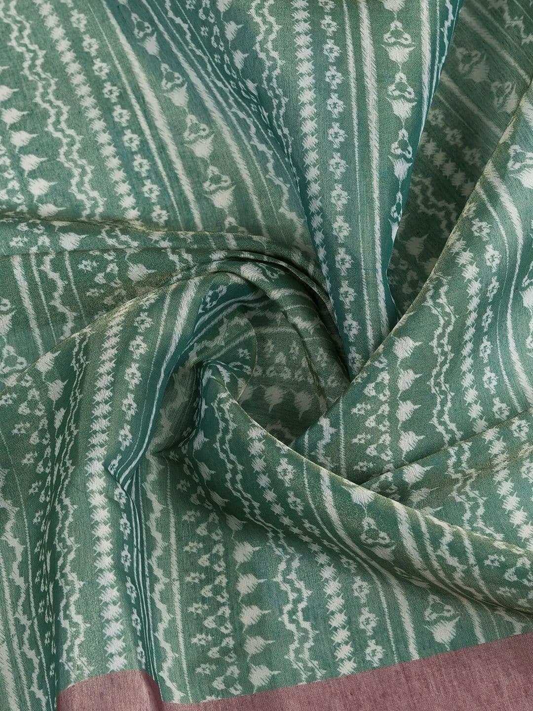 Kesarii Floral Saree thumbnail 4