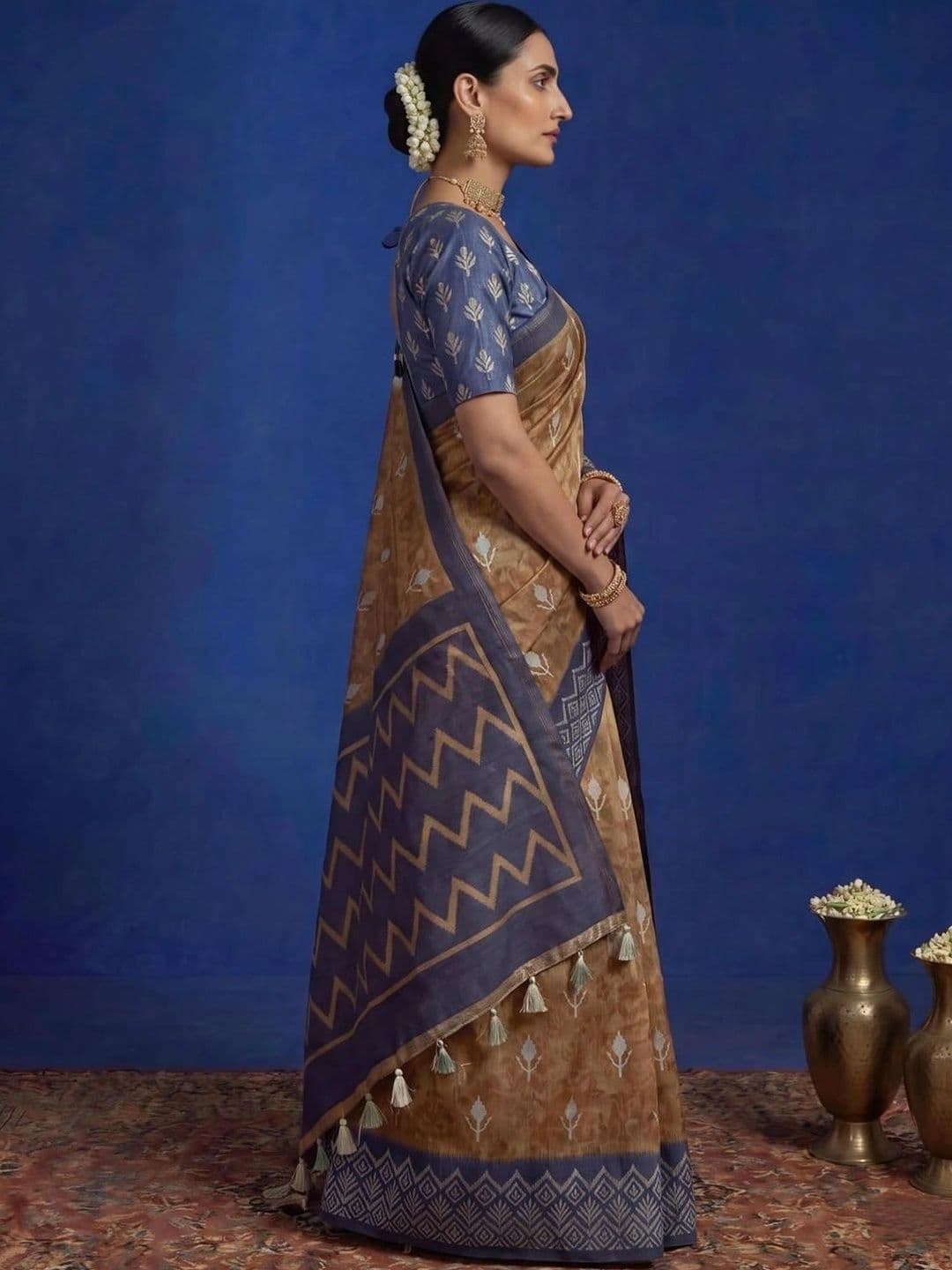 SAMANTHA Zari Silk Blend Ikat Saree thumbnail 3
