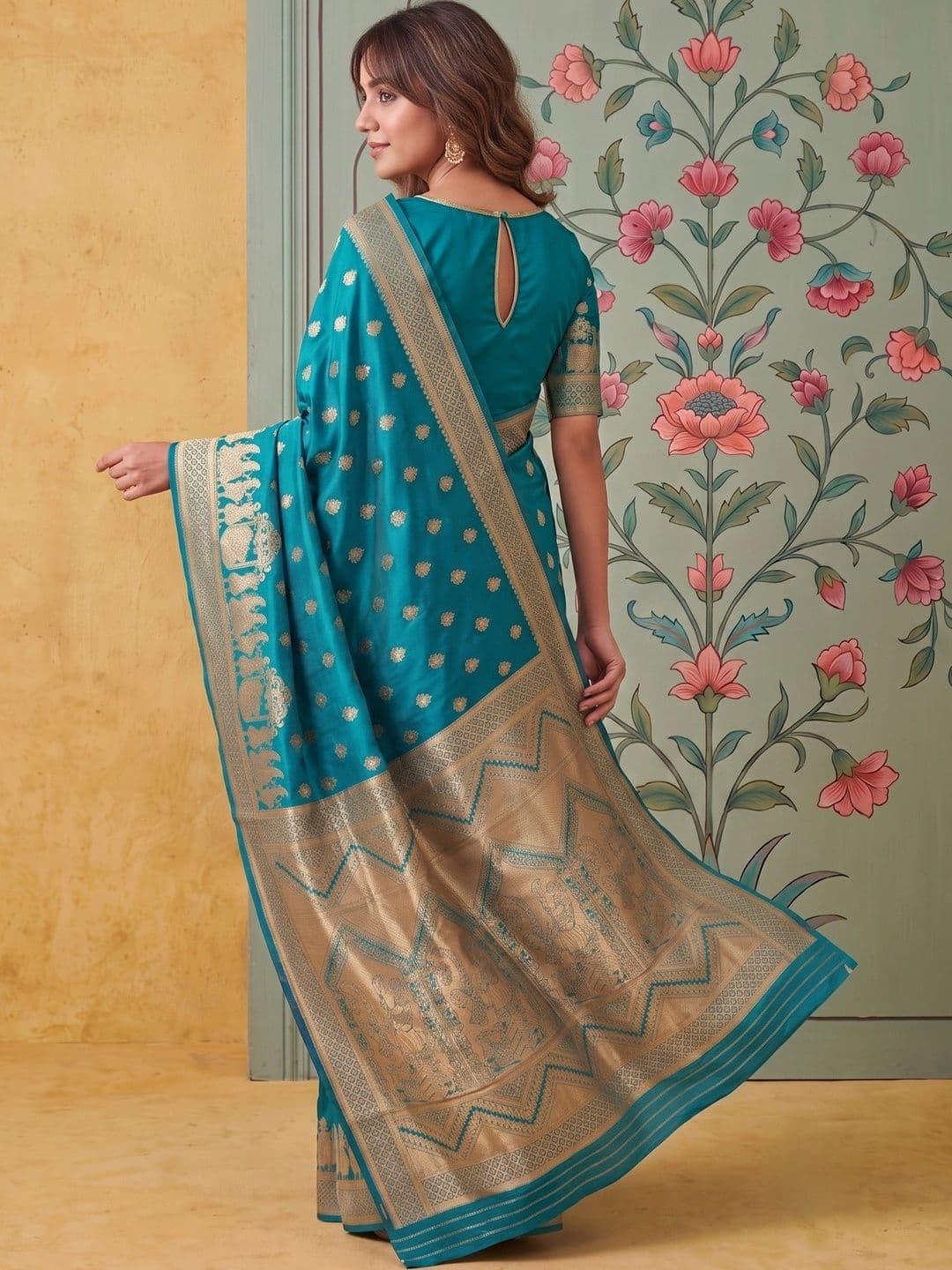 ROOP RADHIKA Woven Design Zari Silk Blend Designer Banarasi Saree thumbnail 3