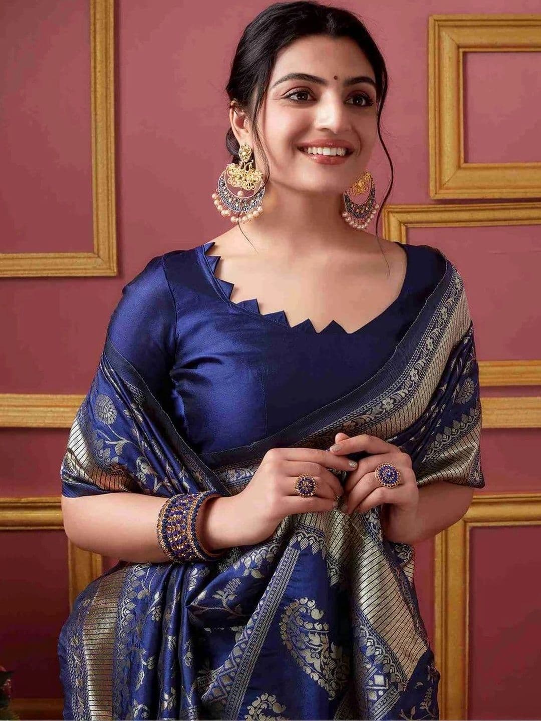 wearsquad Woven Design Zari Art Silk Banarasi Saree thumbnail 2