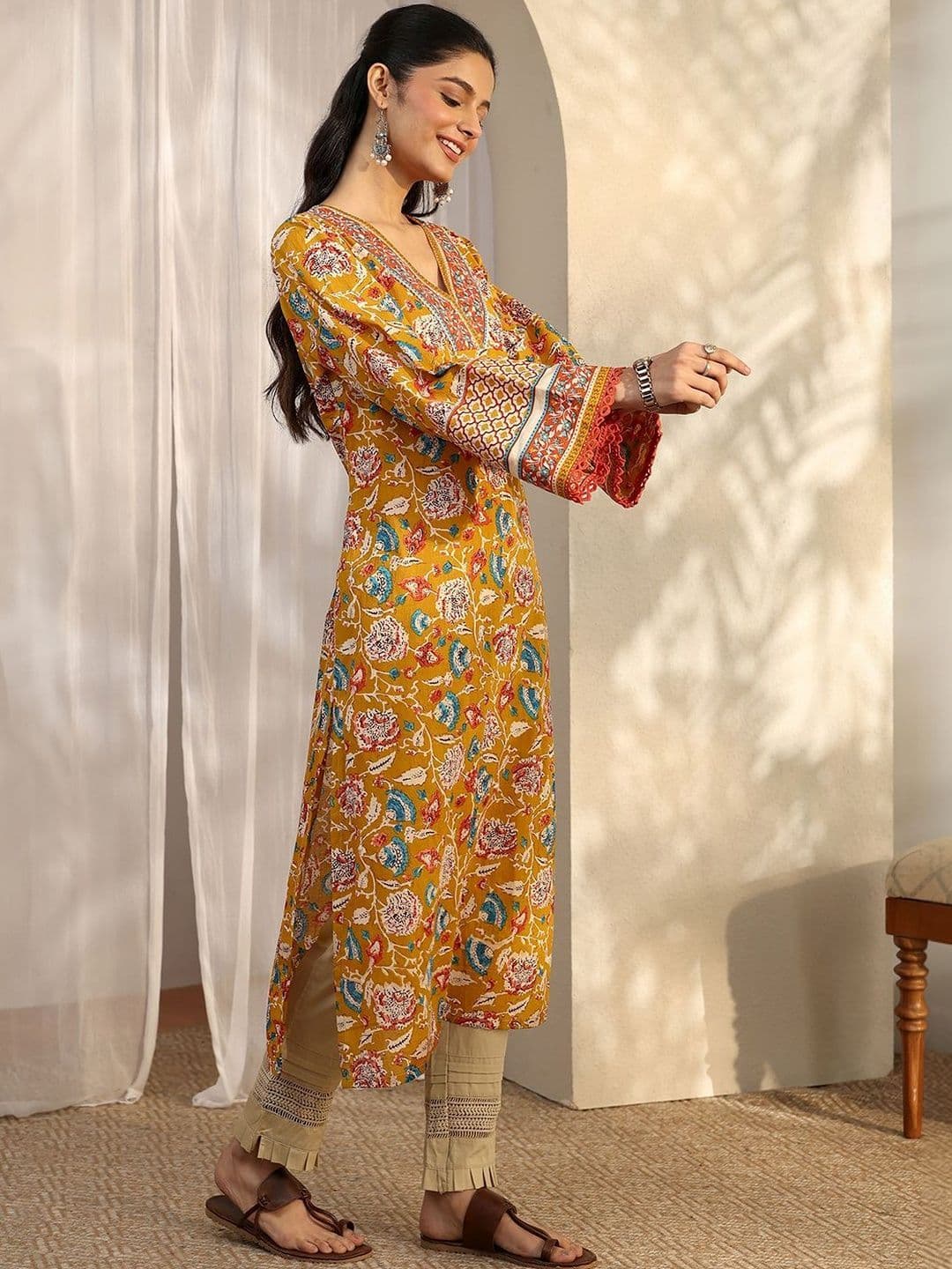 Libas Women Floral Printed Gotta Patti Floral Kurta thumbnail 4
