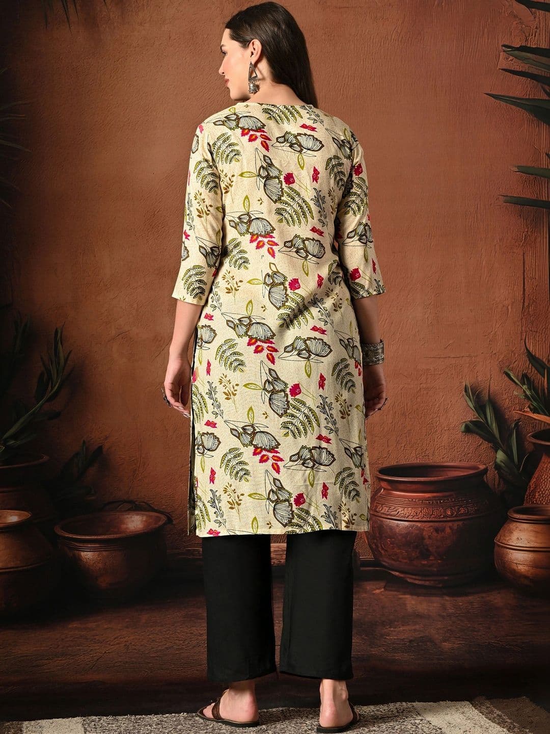 Sangria Women Floral Printed Floral Kurta thumbnail 3