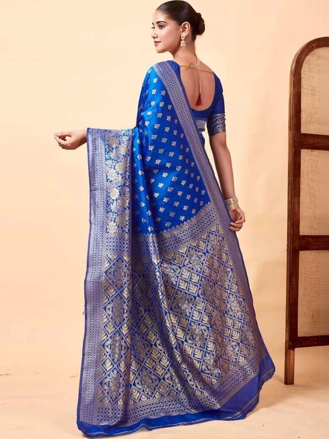 wearsquad Zari Art Silk Banarasi Saree thumbnail 3